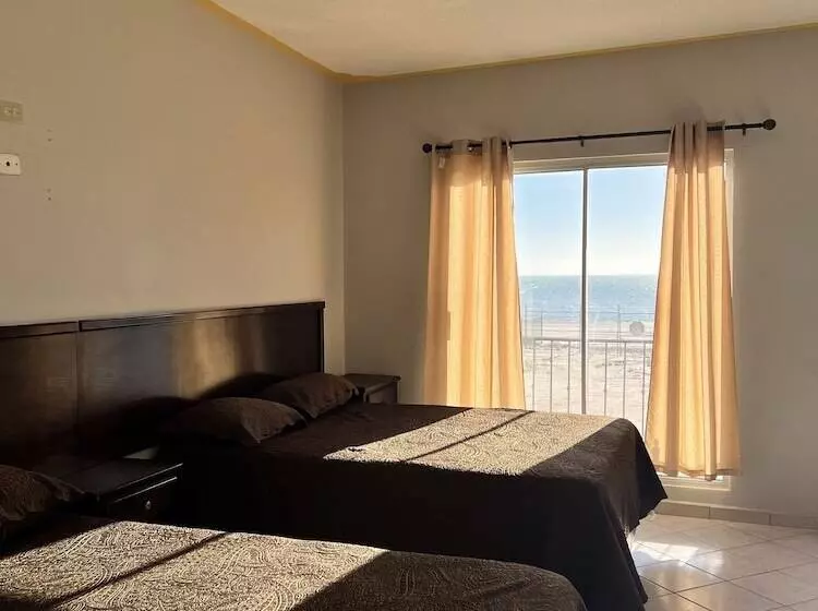 ホテル Los Pinos Inn