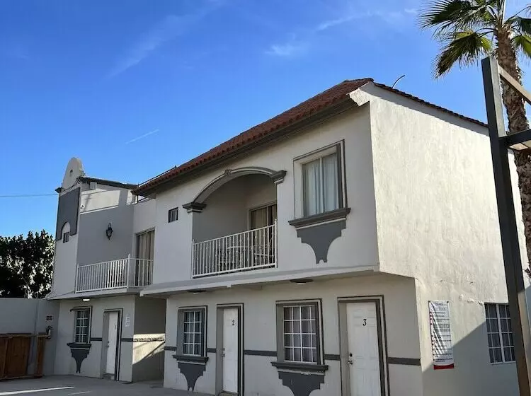 ホテル Los Pinos Inn