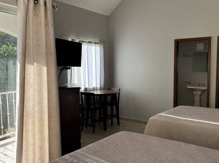 בית מלון כפרי Los Pinos Inn