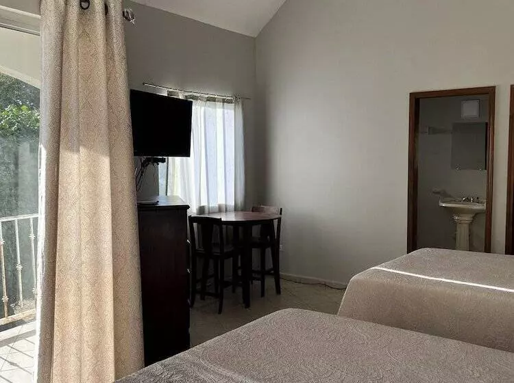 ホテル Los Pinos Inn