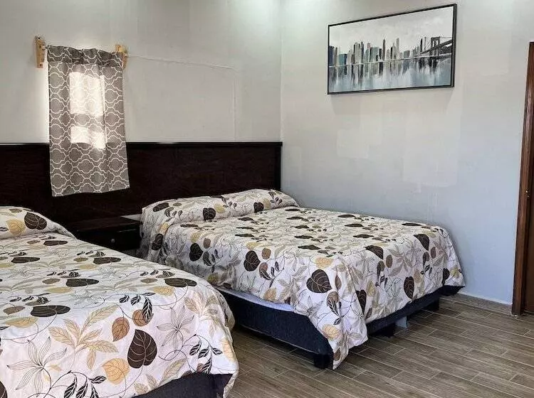 ホテル Los Pinos Inn