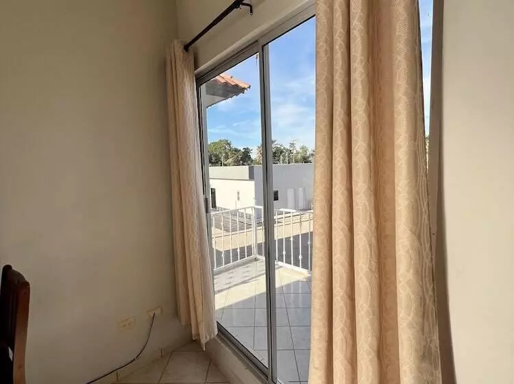 ホテル Los Pinos Inn