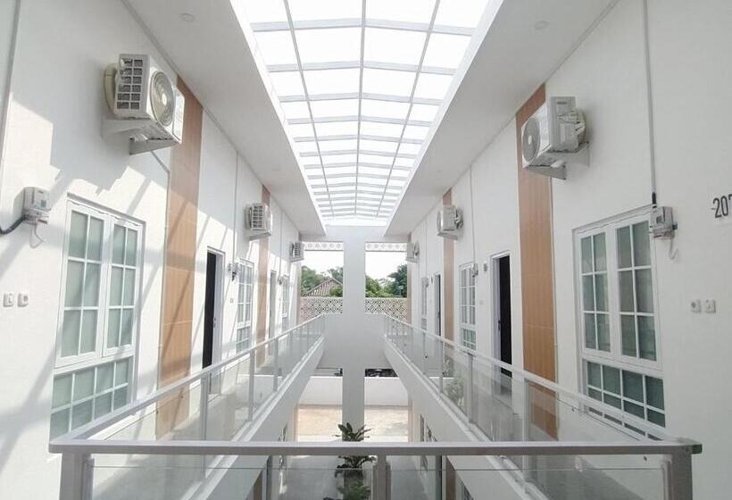 Urbanview Hotel Nimara Ngawi By Reddoorz