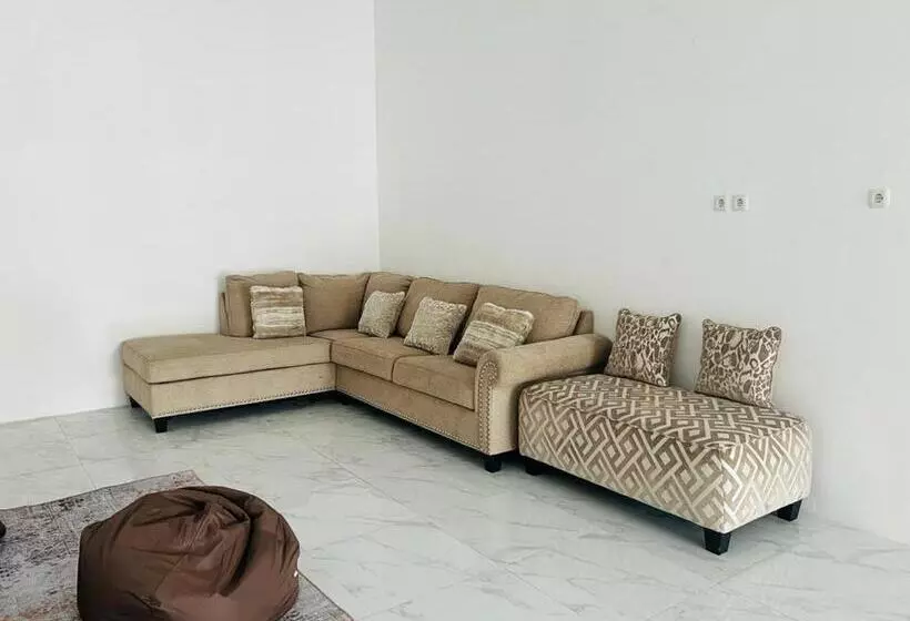 Urbanview Hotel Nimara Ngawi By Reddoorz