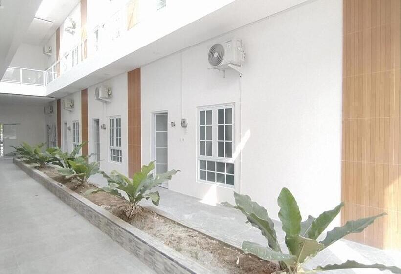 Urbanview Hotel Nimara Ngawi By Reddoorz