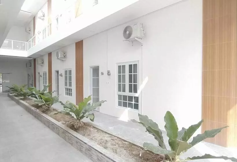 Urbanview Hotel Nimara Ngawi By Reddoorz