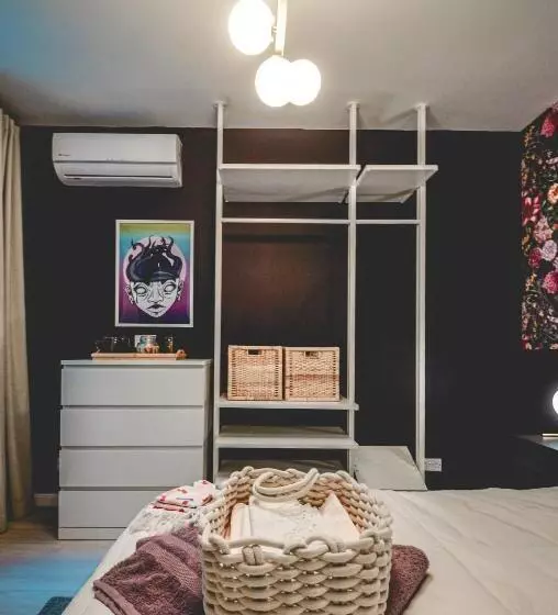 تختخواب و صبحانه Artists  Nest