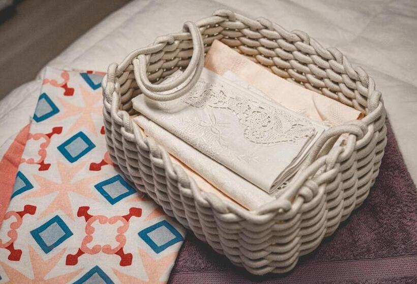 ベッドアンドブレックファースト Artists  Nest