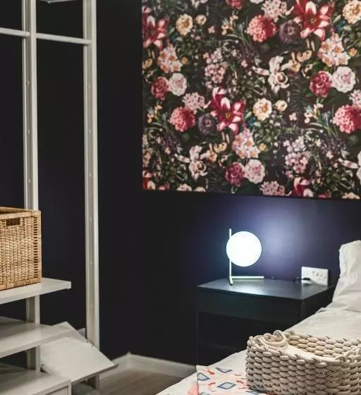 تختخواب و صبحانه Artists  Nest