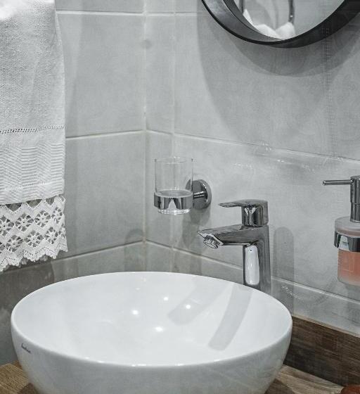 ベッドアンドブレックファースト Artists  Nest