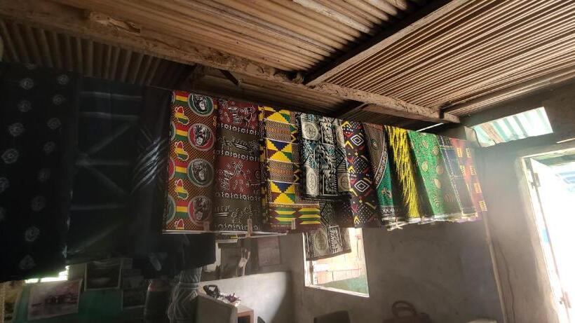 تختخواب و صبحانه Auberge Chez M