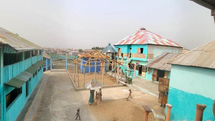 تختخواب و صبحانه Auberge Chez M