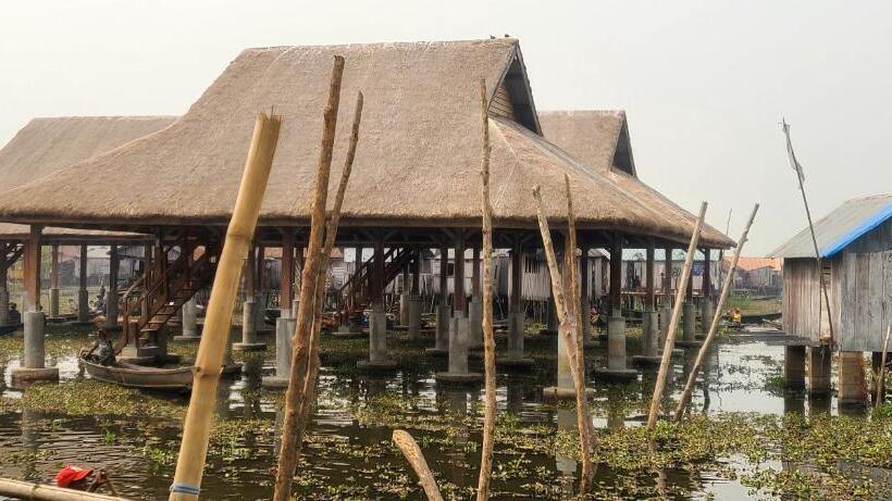 تختخواب و صبحانه Auberge Chez M