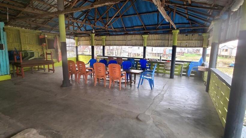 تختخواب و صبحانه Auberge Chez M