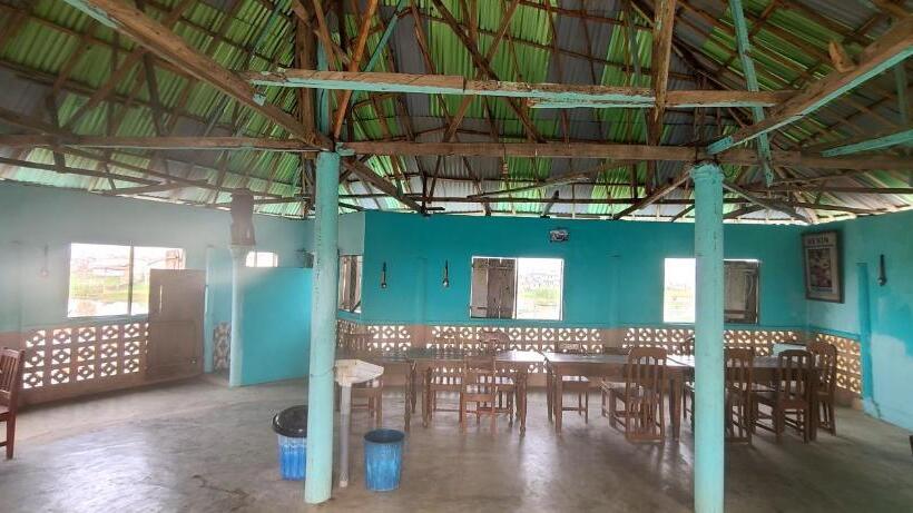 تختخواب و صبحانه Auberge Chez M