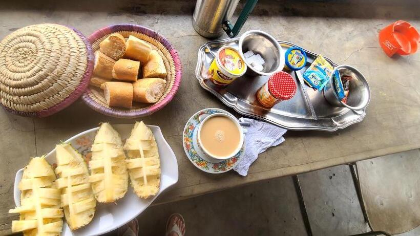 تختخواب و صبحانه Auberge Chez M