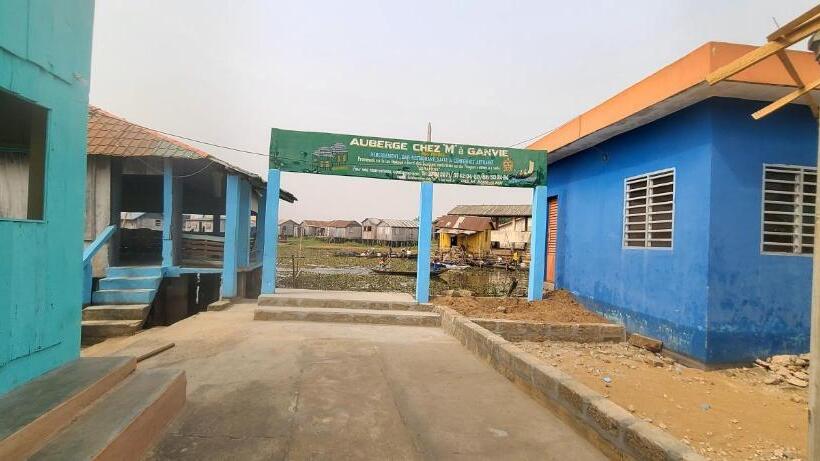 تختخواب و صبحانه Auberge Chez M