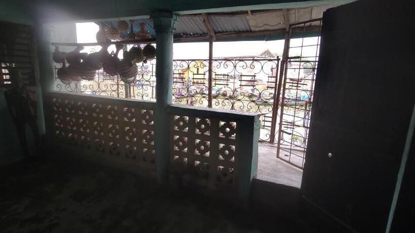 تختخواب و صبحانه Auberge Chez M