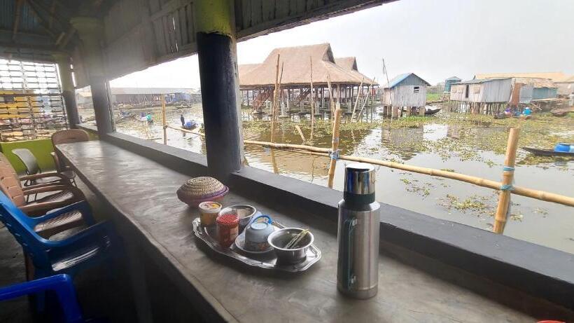 تختخواب و صبحانه Auberge Chez M