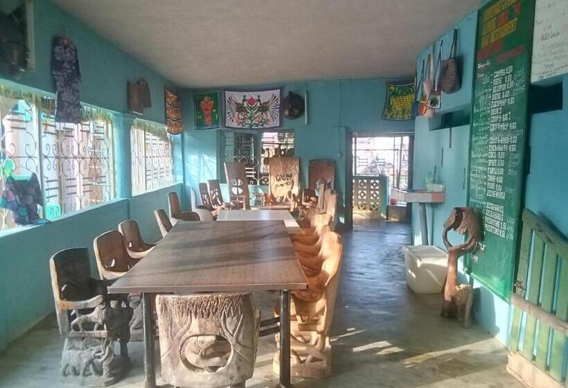 تختخواب و صبحانه Auberge Chez M