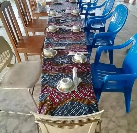 تختخواب و صبحانه Auberge Chez M