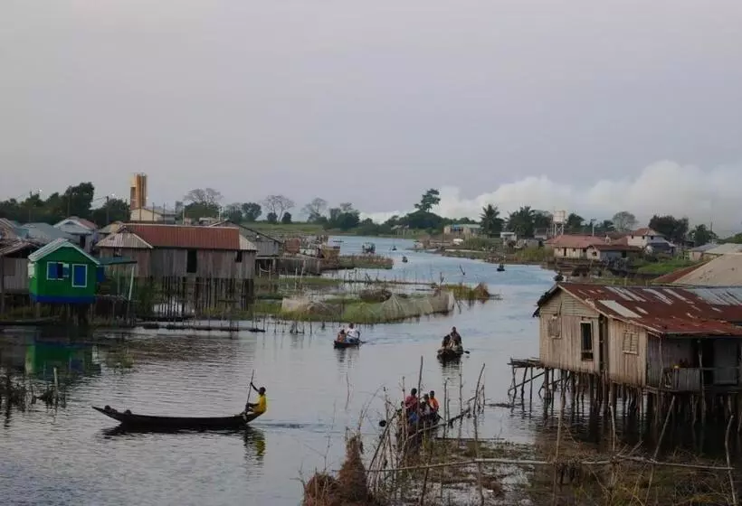 تختخواب و صبحانه Auberge Chez M