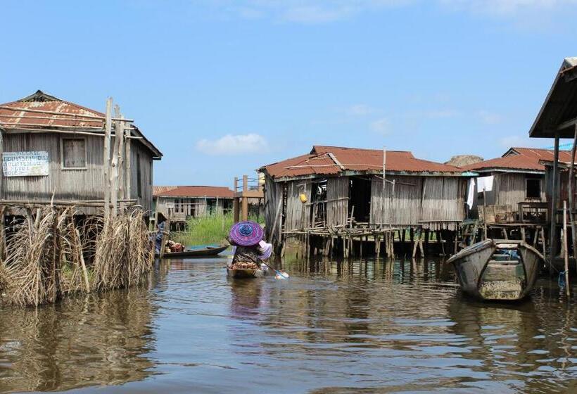 تختخواب و صبحانه Auberge Chez M