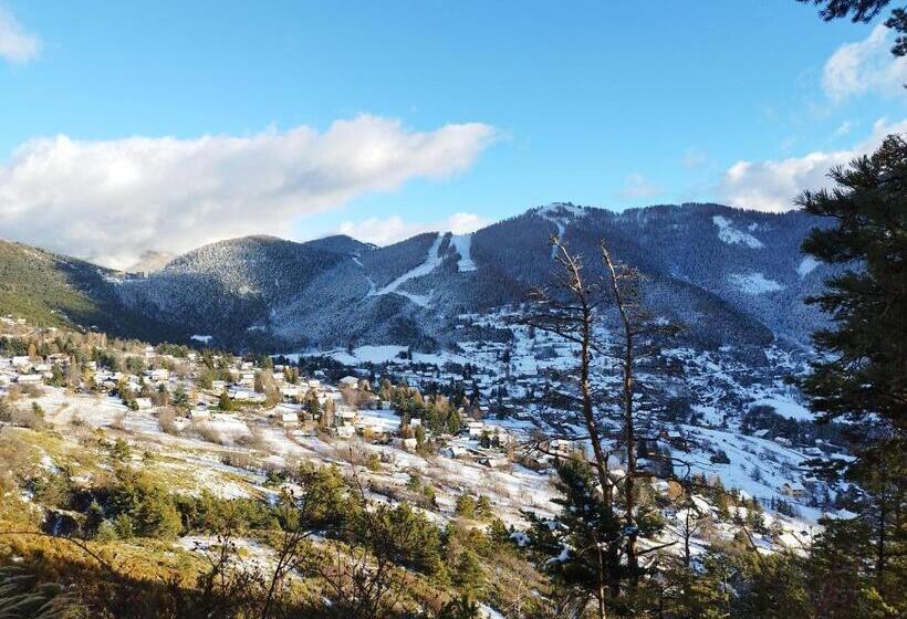 تختخواب و صبحانه Chalet De La Cianario