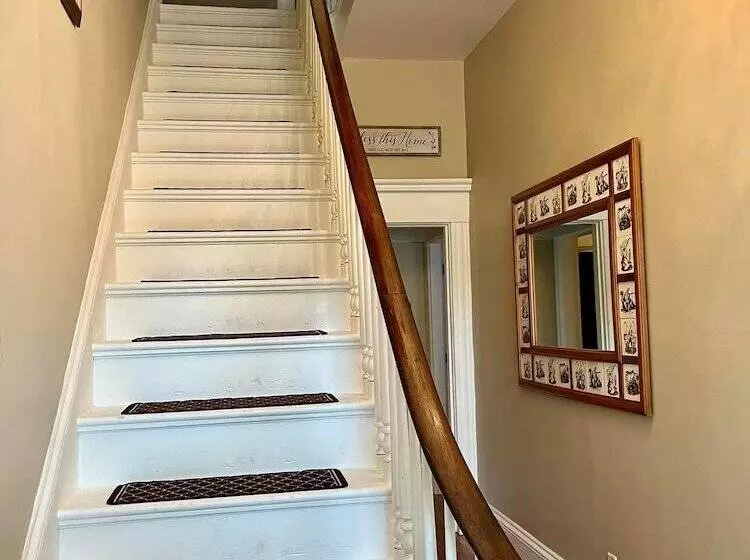 Century Elms Bed And Breakfast