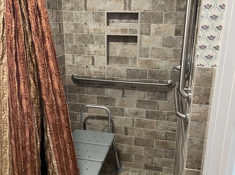 Century Elms Bed And Breakfast