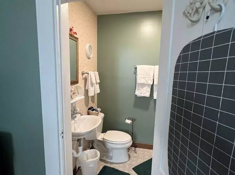 Century Elms Bed And Breakfast