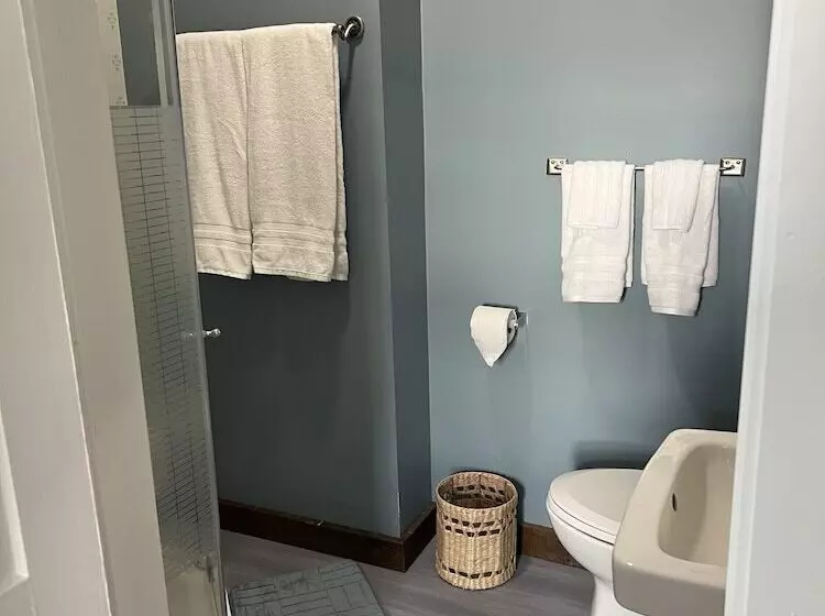 Century Elms Bed And Breakfast
