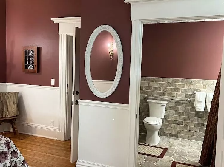 Century Elms Bed And Breakfast