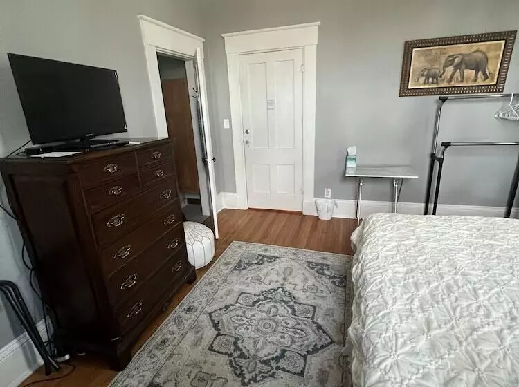 Century Elms Bed And Breakfast