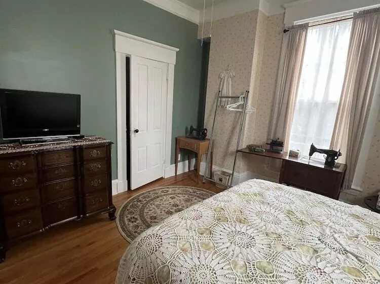 Century Elms Bed And Breakfast