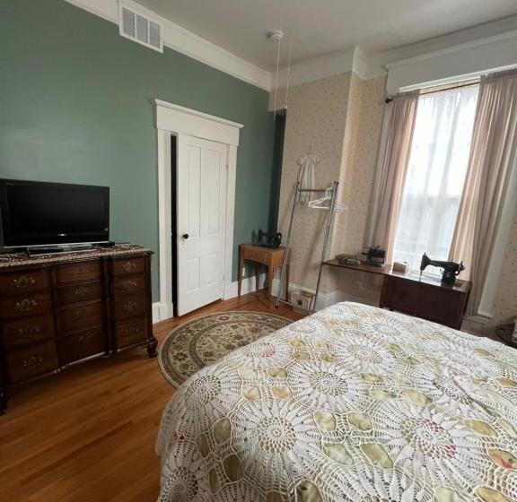 Century Elms Bed And Breakfast