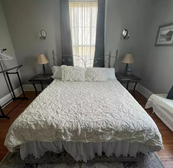 Century Elms Bed And Breakfast