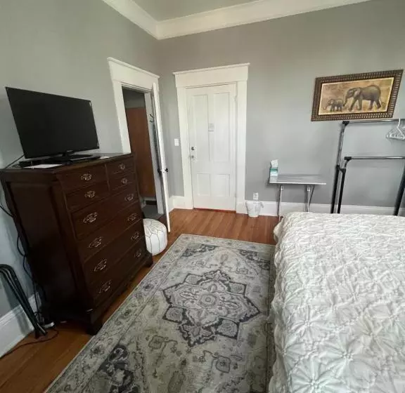 Century Elms Bed And Breakfast