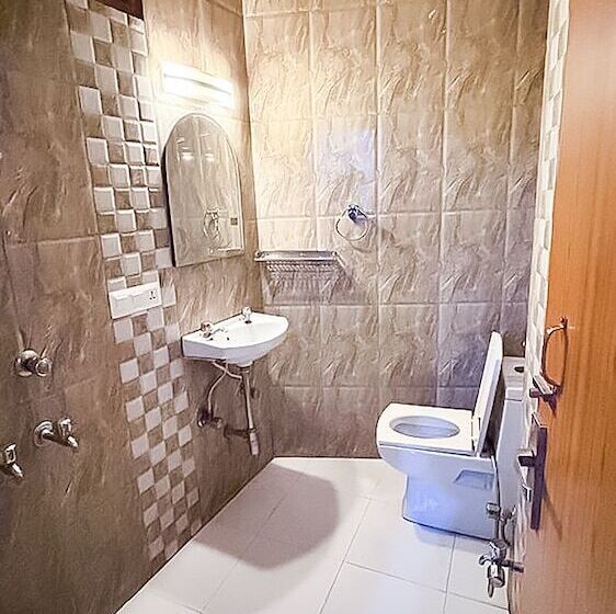 Roomshala 140 Hotel 24&7 Malviya Nagar