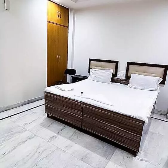 Roomshala 140 Hotel 24&7 Malviya Nagar