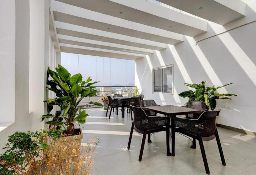 Hotelli O Sai Grand Luxurys