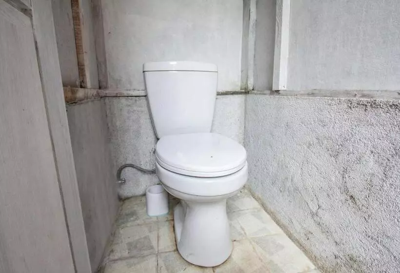 ホテル Spot On 93451 Bale Kertiasih