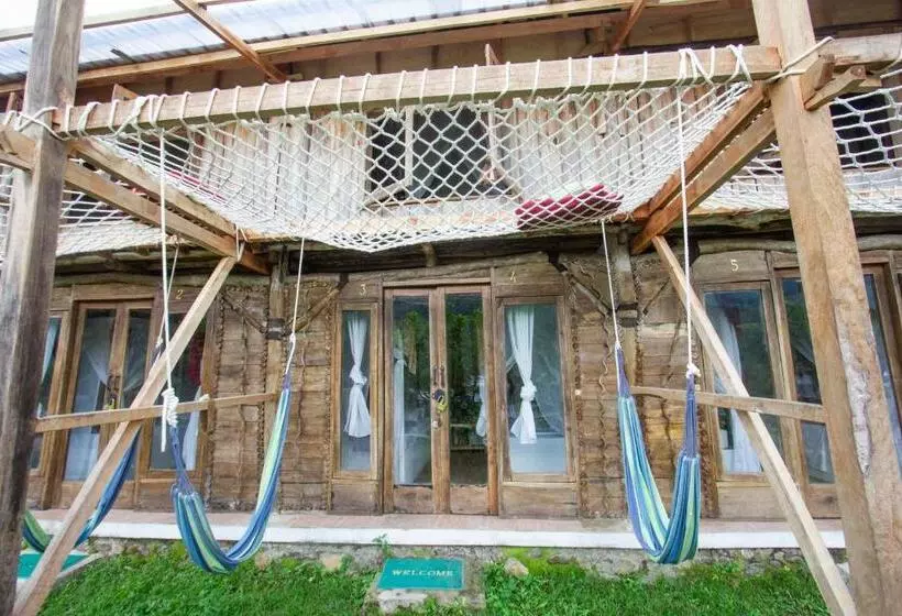 ホテル Spot On 93451 Bale Kertiasih