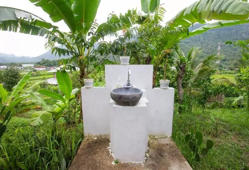 ホテル Spot On 93451 Bale Kertiasih