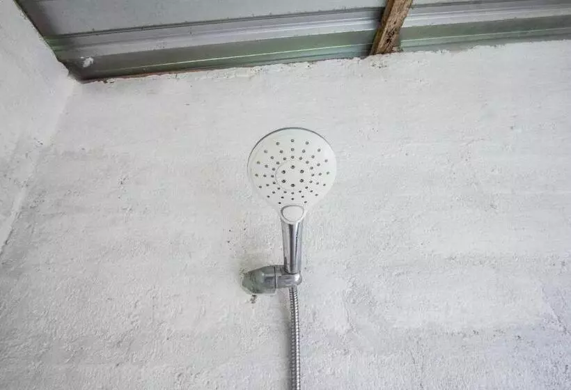 ホテル Spot On 93451 Bale Kertiasih