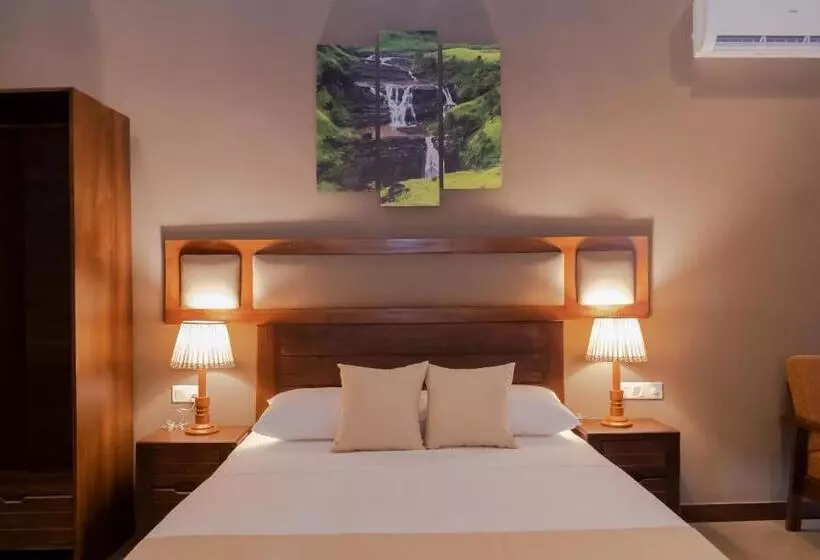 ホテル Woodgrove Cabanas