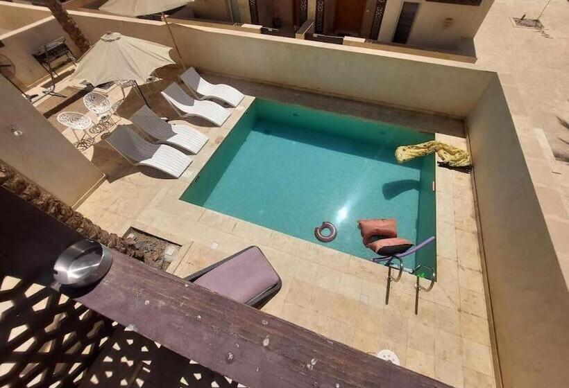 تختخواب و صبحانه Nayah Boutique Stays