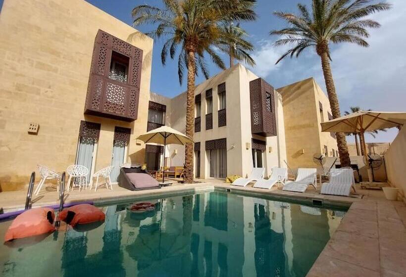 تختخواب و صبحانه Nayah Boutique Stays