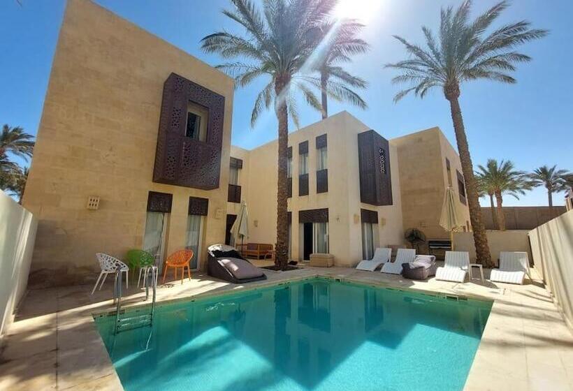 تختخواب و صبحانه Nayah Boutique Stays