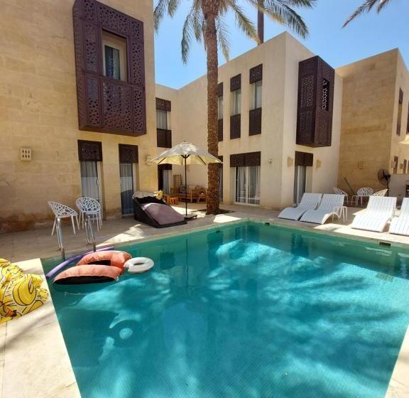 تختخواب و صبحانه Nayah Boutique Stays